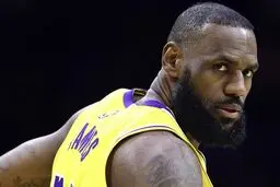 بلاتکلیفی درباره آینده لبران جیمز در NBA 