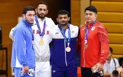 گلایه آرش یوشیدا: آذرپیرا مدام درخواست پزشک می‌کرد
