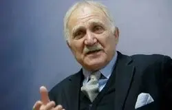 کلانی در مکزیک به دیدار قلعه‌نویی می‌رود