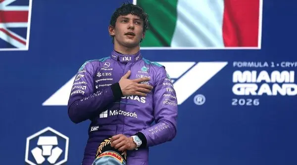 قدعلم کردن پدیده ۱۹ ساله مقابل غول‌های فرمول یک