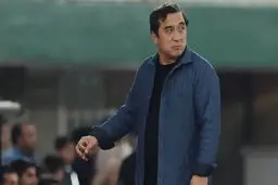 حضور خداداد عزیزی بر روی نیمکت پرسپولیس تکذیب شد