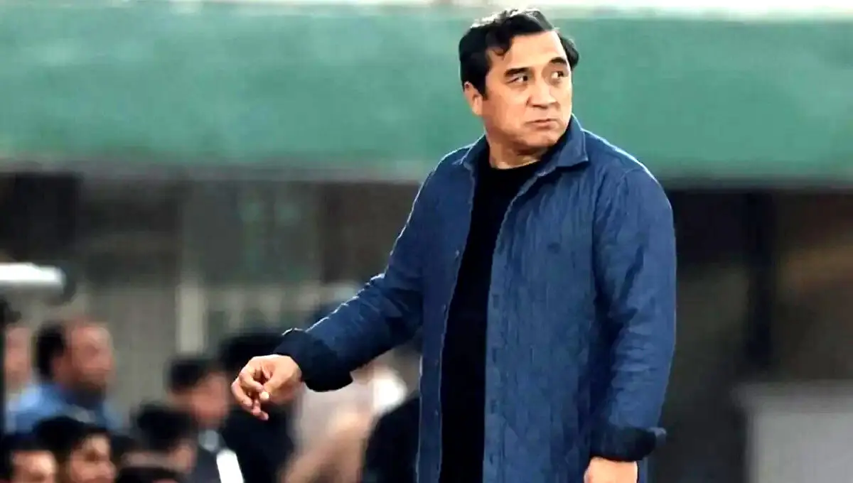 حضور خداداد عزیزی بر روی نیمکت پرسپولیس تکذیب شد