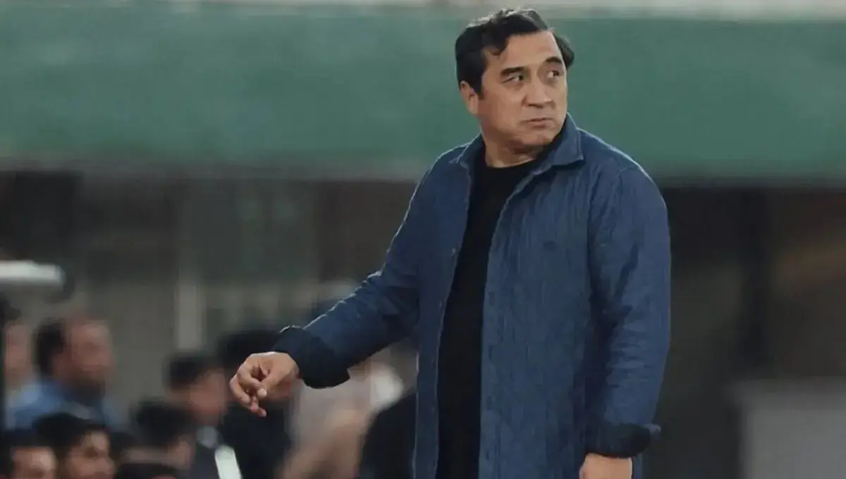 حضور خداداد عزیزی بر روی نیمکت پرسپولیس تکذیب شد