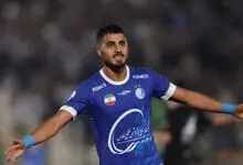 مهاجم استقلال برای زندانی‌ها گل زد
