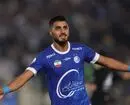 مهاجم استقلال برای زندانی‌ها گل زد
