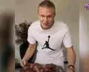 روزنامه سان انگلیس غذاخوردن هالند را به خرس تشبیه کرد