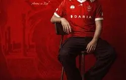 قاتل استقلال، سرخ‌پوش شد