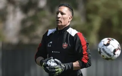 مربی تیم فوتبال پرسپولیس وارد تهران شد 