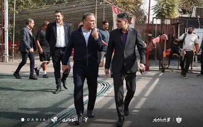   حضور پیشکسوتان پرسپولیس در ورزشگاه درفشی‌فر