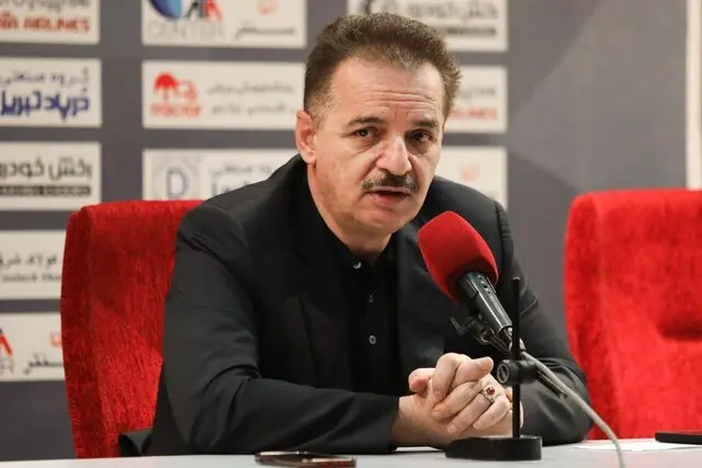 زنوزی: لعنت به این فوتبال؛ اگر نتیجه به ضررمان شود از لیگ کناره‌گیری می‌کنیم
