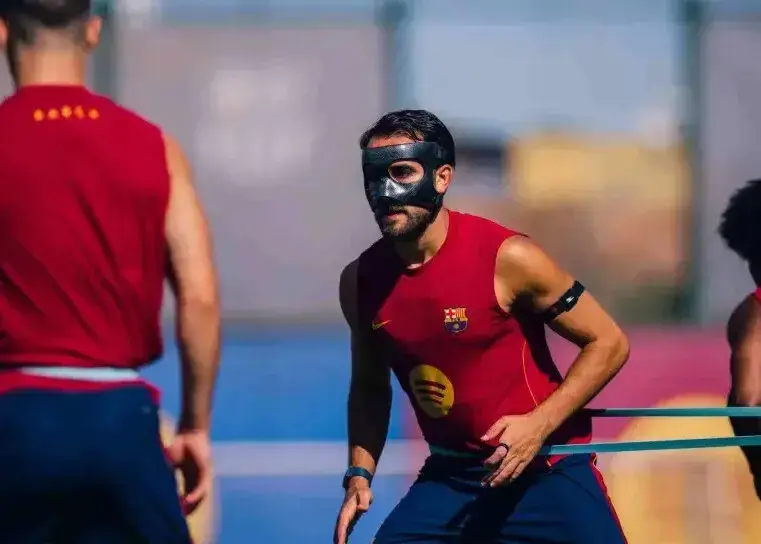 ستاره بارسلونا نقاب‌دار شد
