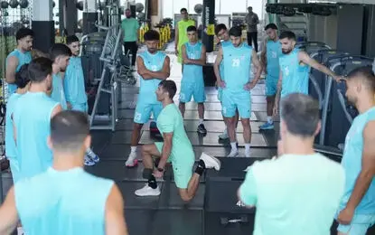 ملی‌پوشان صبح و ظهر تمرین می‌کنند
