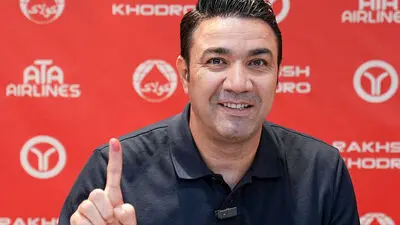 گرد و خاک جواد نکونام در رختکن تراکتور!