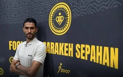 حسینی در سپاهان می‌ماند