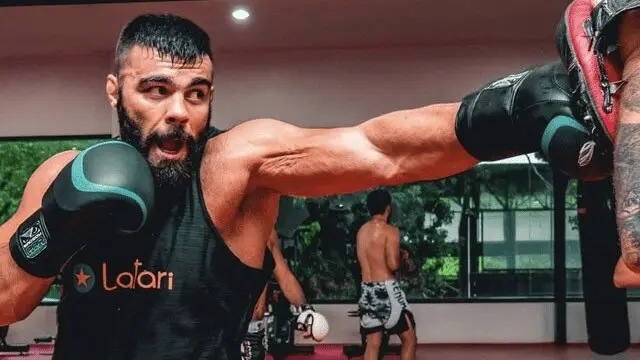 جنگ فایتر ایرانی برای کمربند قهرمانی
