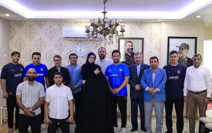 دیدار سرمربیان کشتی آزاد با خانواده شهیدان شوشتری