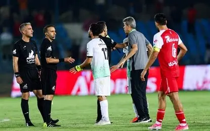 لگد زدن هافبک ذوب‌آهن به درِ اتاق داوران پس از بازی با پرسپولیس!