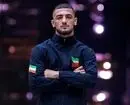 قهرمان کشتی با سر تراشیده از کودکان سرطانی عیادت کرد