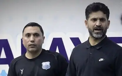 سرمربی فوتسال پالایش نفت: در نیمه دوم کاملاً مالک بازی بودیم/ امیدوارم بحث VAR اجرایی شود