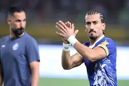 به شکلی عجیب، بازوبند کاپیتانی استقلال آرم AFC داشت!