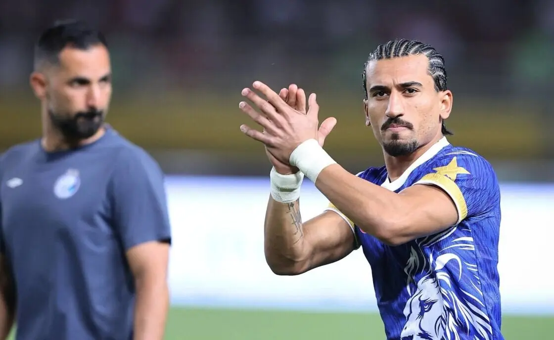 به شکلی عجیب، بازوبند کاپیتانی استقلال آرم AFC داشت!