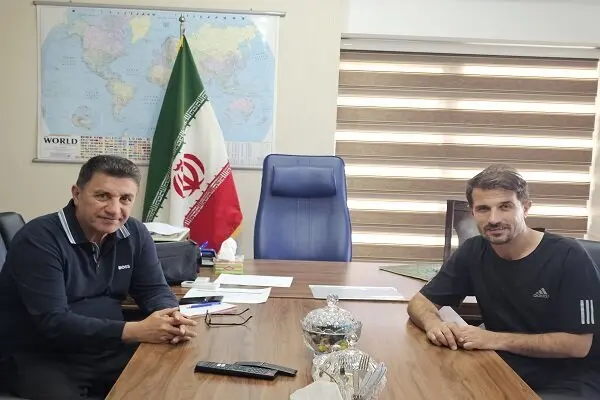 جلسه قلعه‌نویی با سرمربی تیم فوتبال جوانان

