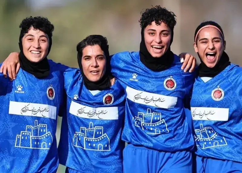خاتون با آتش بازی در یک قدمی پرسپولیس

