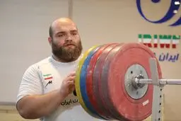 تپل دوست‌داشتنی وزنه‌برداری، بالاتر از میناسیان و لالایان قهرمان جهان می‌شود