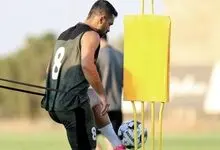 کاپیتان سپاهان در آستانه بازگشت/ محمد کریمی پس از دوری طولانی‌مدت در تمرینات دیده شد
