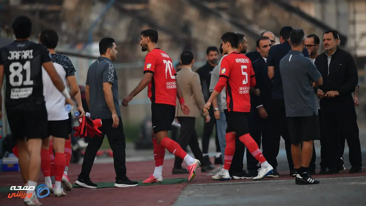 همه تیم‌ها از لیگ کنار بکشند