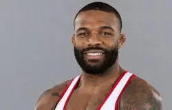 کری‌خوانی اسطوره کشتی برای قهرمان UFC