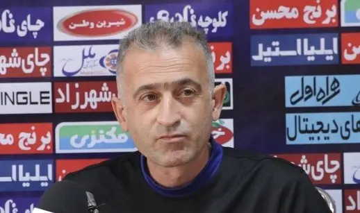 

کمالوند: گرفتن سه امتیاز به هر قیمتی ارزشمند نیست/از رفتار چادرملویی‌ها ناراحتم