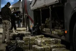 رسوایی عجیب در بولیوی؛ کشف ۸۶ کیلو ماری‌جوانا در اتوبوس منتسب به سائوپائولو