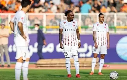 تساوی پرسپولیس و فولاد در نیمه اول
