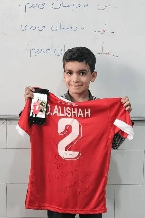 کار باارزش کاپیتان پرسپولیس؛ هدیه به کودک