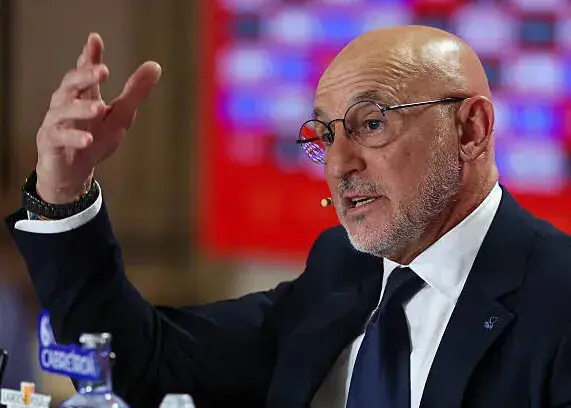 دلافوئنته: اتفاق عجیبی نبود؛ توپ وارد دروازه نشد