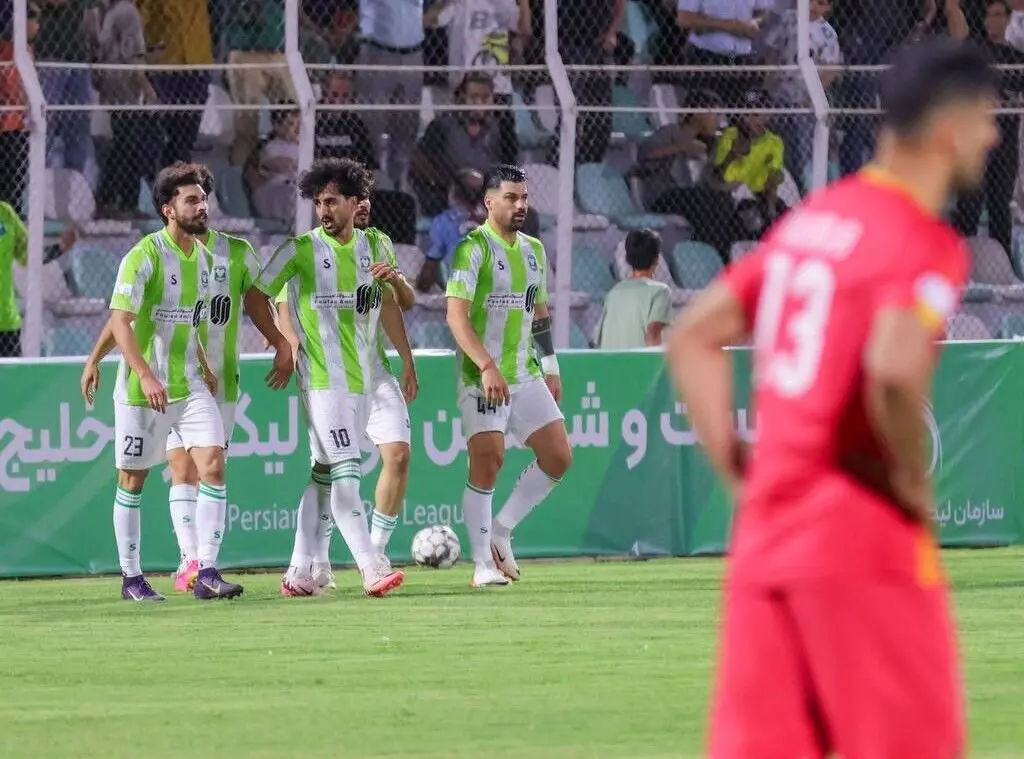 فرار کمالوند از بحران با اولین برتری فصل؛ فولاد در لٌرآرنا زمین‌گیر شد