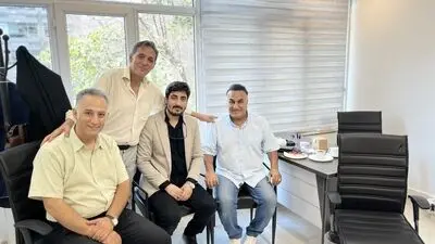 فرهاد کاظمی مقابل دوربین صفحه ورزشی: من خائن نیستم، خائن شما هستید که نمی‌گذارید از تیم ملی انتقاد کنیم!