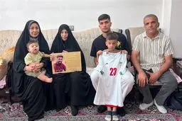 دیدار آریا یوسفی با خانواده شهید طباطبایی