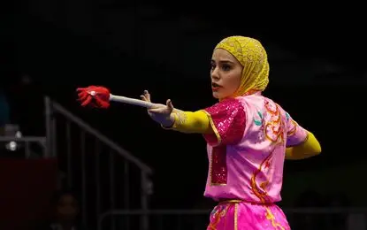 پرچم کاروان ورزش ایران در ناگویا به دست زهرا کیانی رسید