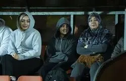 عکس روز؛ هواداران ایرانی در سرمای کازان به استقبال تیم ملی رفتند