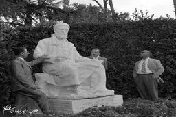 مجسمه فردوسی در المپیک رم